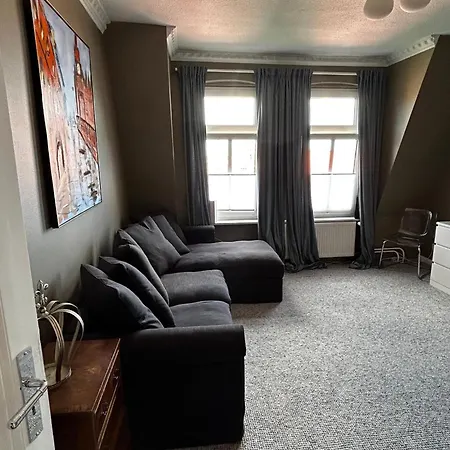 Apartment Stylischer Altbau Im Zentrum