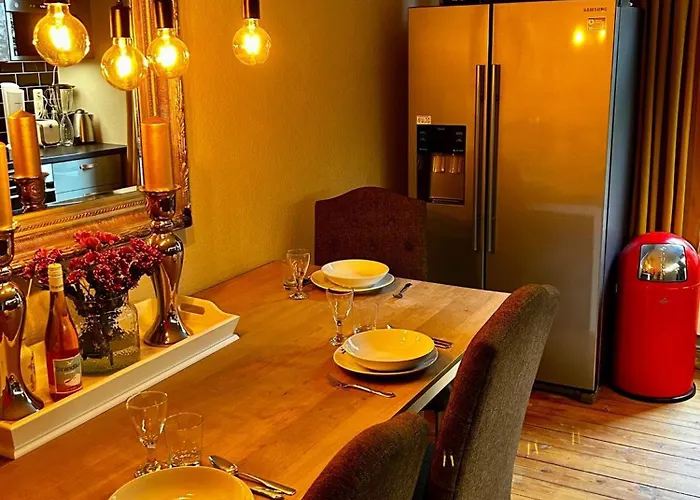 Stylischer Altbau Im Zentrum Apartament