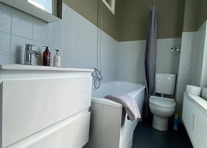 Stylischer Altbau Im Zentrum Apartament